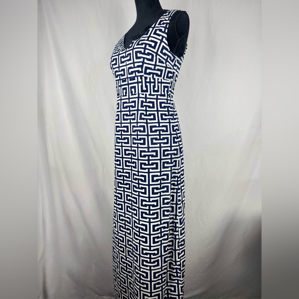 Skirtin Around Navy and White Geometric Sleeveless Maxi Dress - Picture 4 of 6